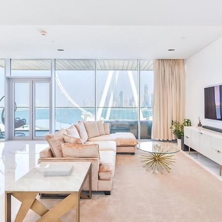 Luxury 2 Bedroom Beachfront Apt W Stunning Sea View ドバイ エクステリア 写真