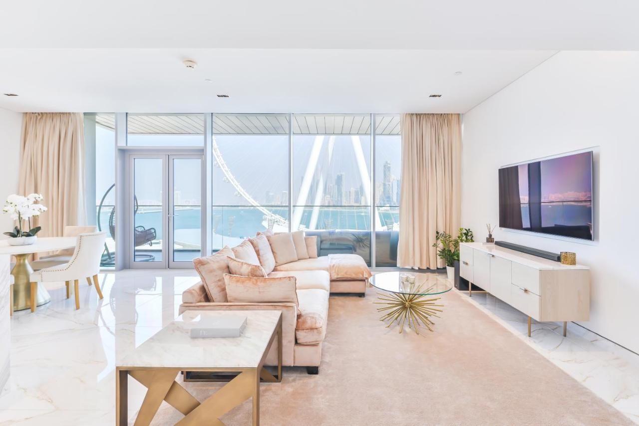 Luxury 2 Bedroom Beachfront Apt W Stunning Sea View ドバイ エクステリア 写真