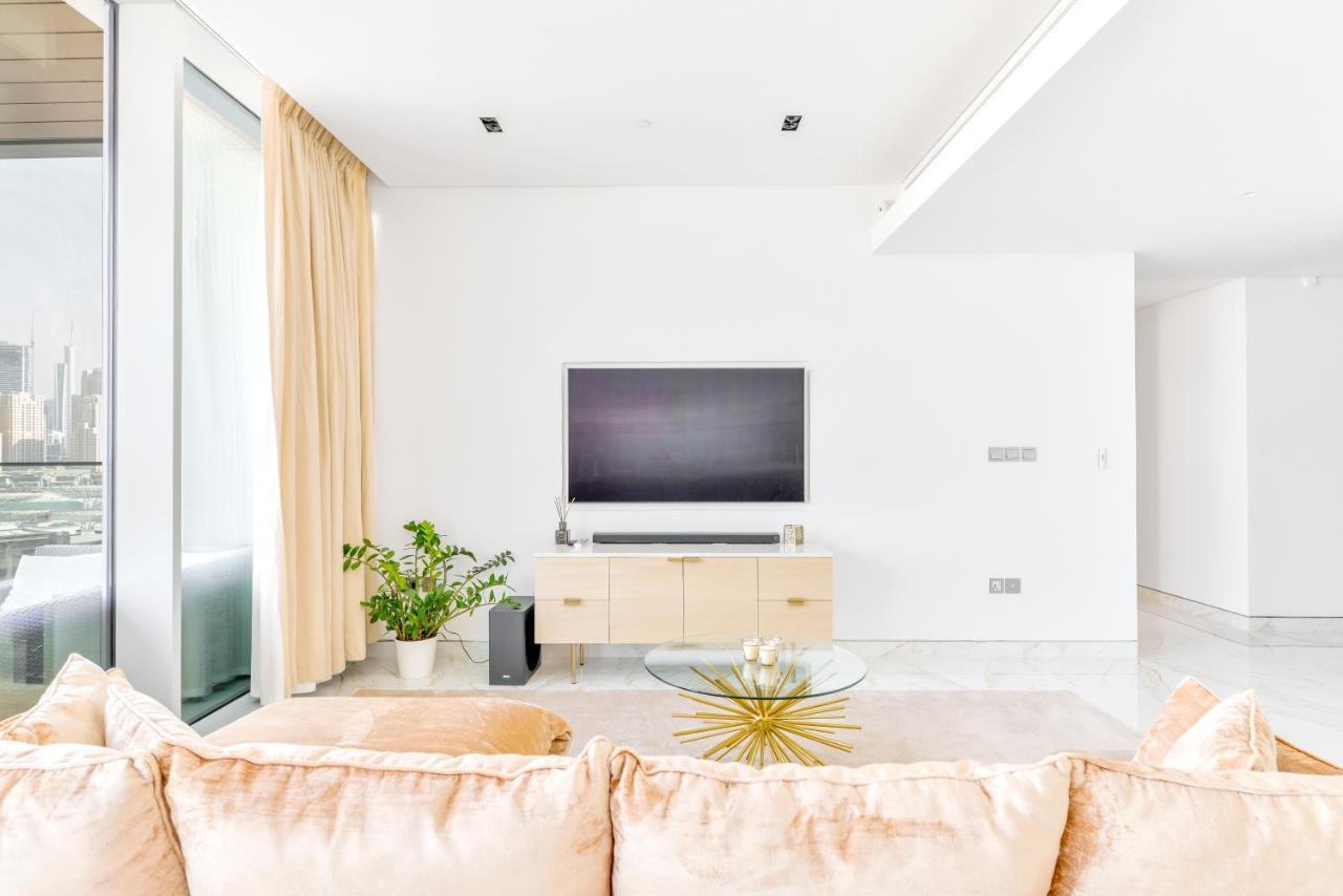 Luxury 2 Bedroom Beachfront Apt W Stunning Sea View ドバイ エクステリア 写真
