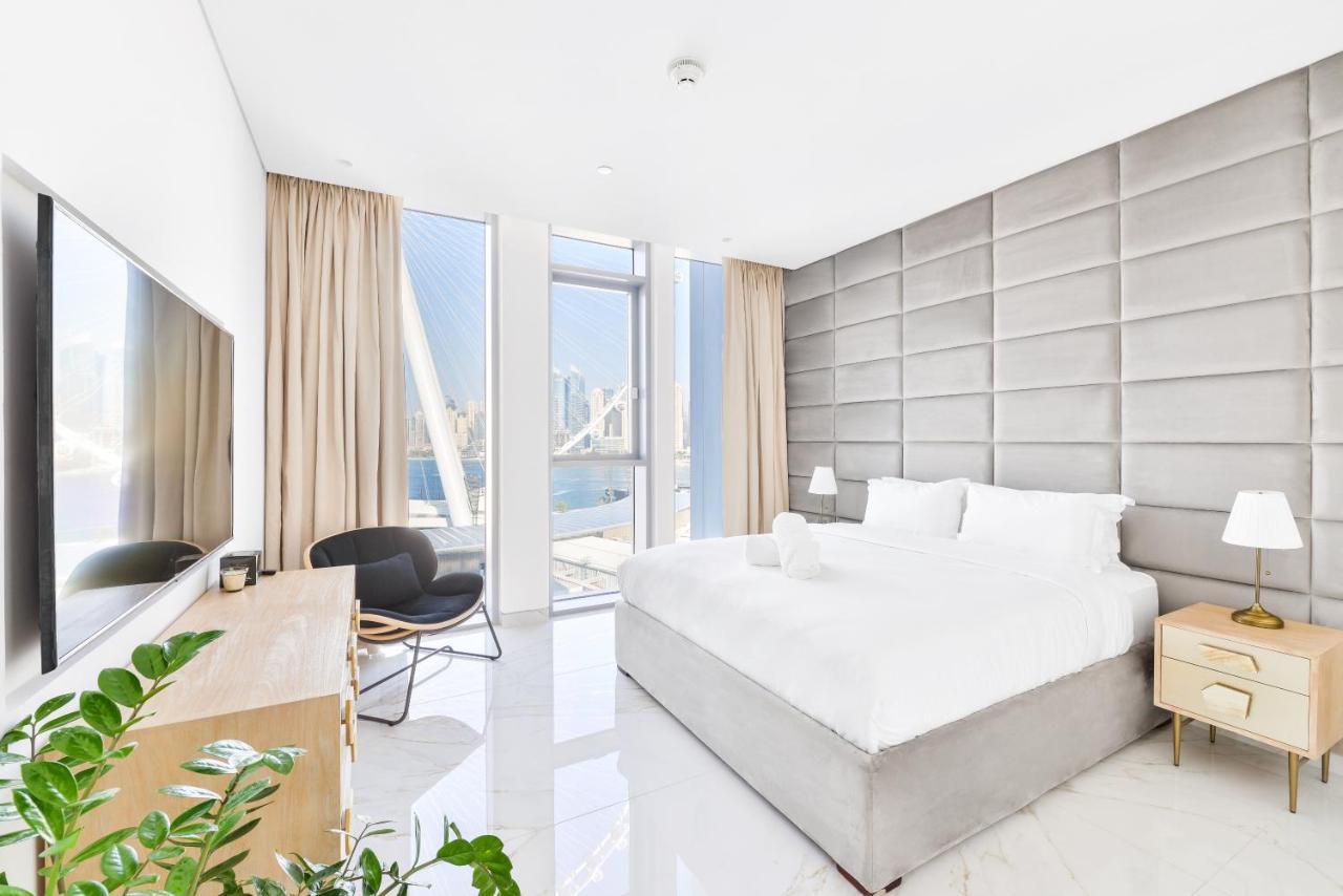 Luxury 2 Bedroom Beachfront Apt W Stunning Sea View ドバイ エクステリア 写真