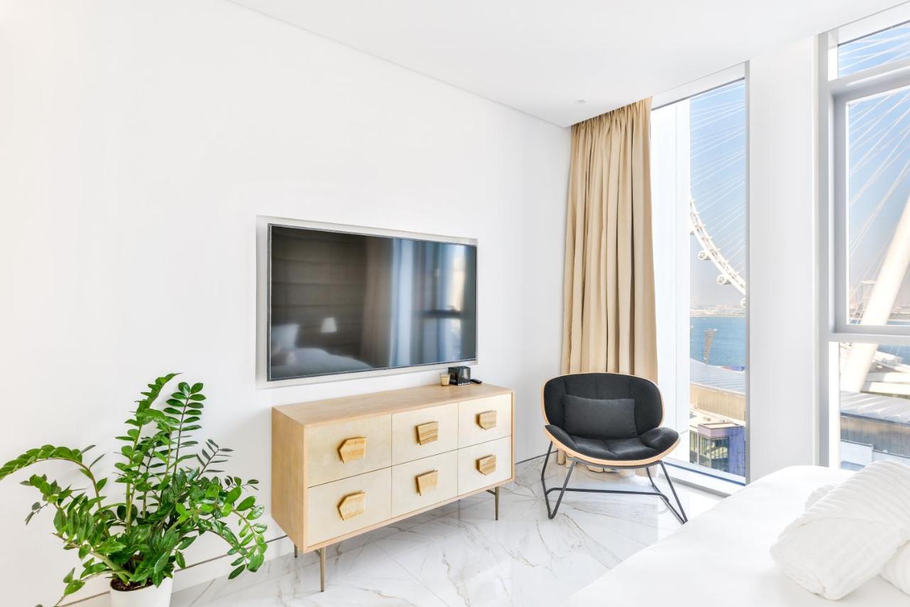 Luxury 2 Bedroom Beachfront Apt W Stunning Sea View ドバイ エクステリア 写真