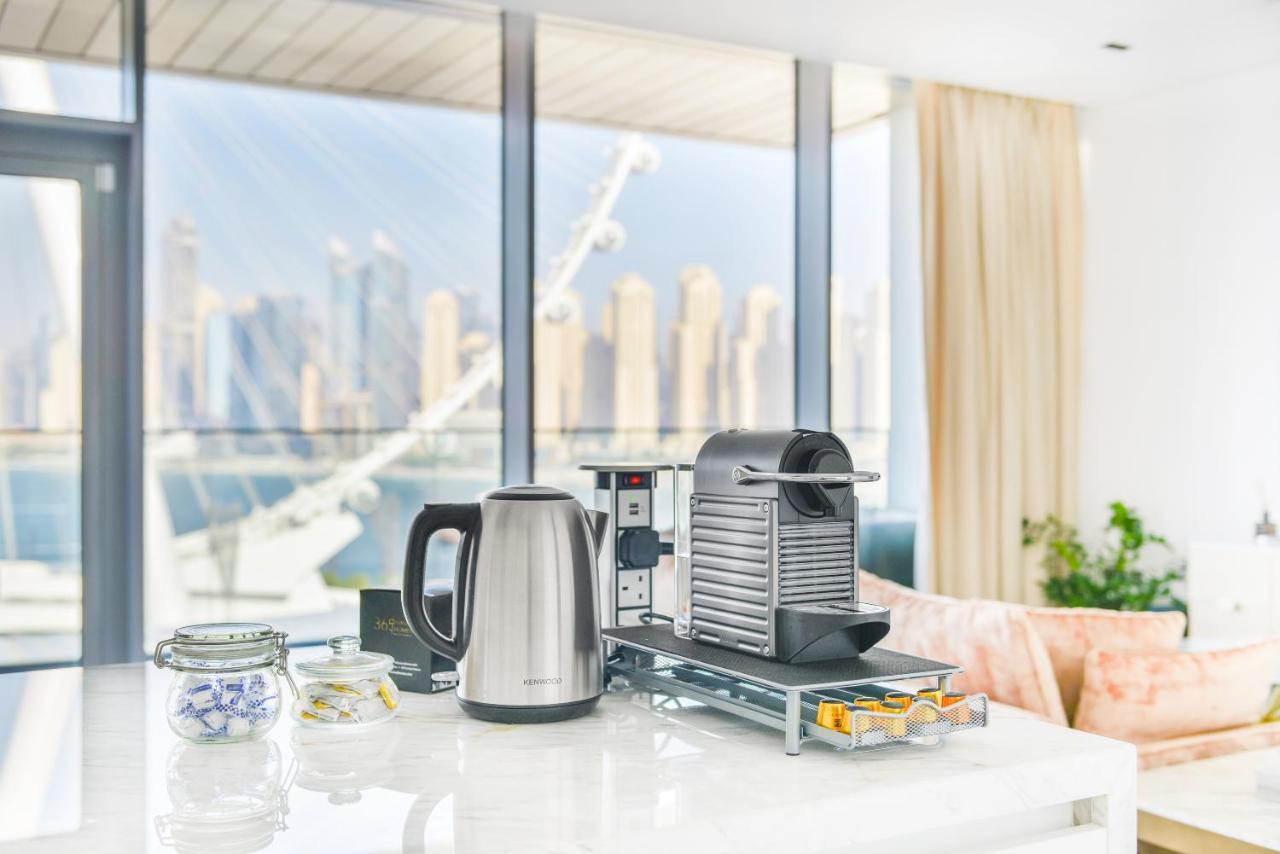 Luxury 2 Bedroom Beachfront Apt W Stunning Sea View ドバイ エクステリア 写真