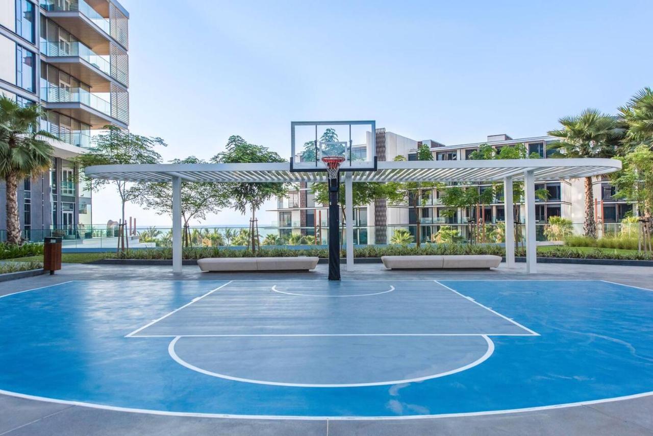 Luxury 2 Bedroom Beachfront Apt W Stunning Sea View ドバイ エクステリア 写真